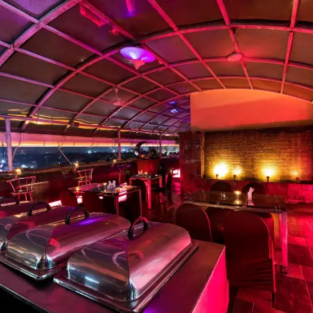 Hotel Grand Residence Отели рядом с достопримечательностью «Бизнес-комплекс DLF IT Park»