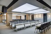 Starway Hotel (Zhengzhou West Railway Station, Wuyue Plaza) Hotels in Xingyang