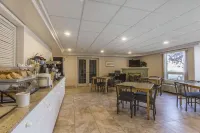 Comfort Inn & Suites - breakfast