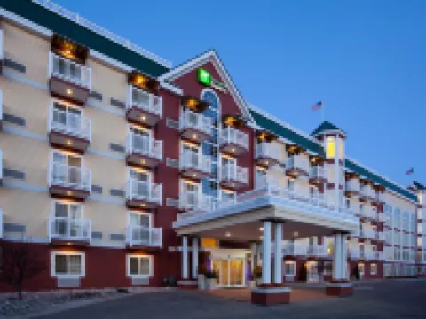 Holiday Inn Express & Suites PETOSKEY by IHG