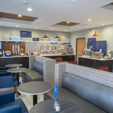 Holiday Inn Express & Suites IRON MOUNTAIN by IHG