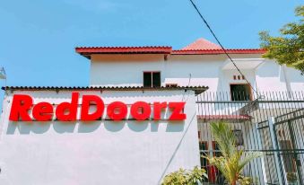 RedDoorz at Omah Candi Sari Near Airport Yia
