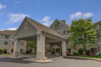 Holiday Inn & Suites 密爾沃基機場