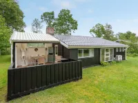 "Erikgine" - 170m from the Sea Hotels in Hals
