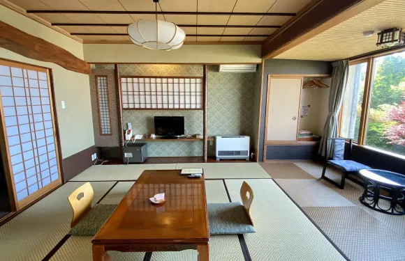 男鹿温泉鄉 元湯雄山閣