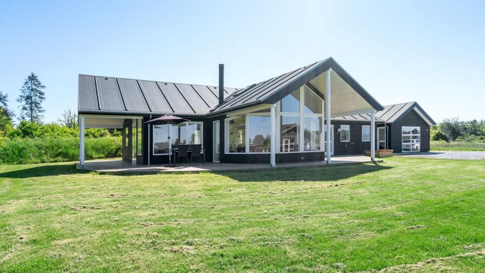 "Swarthofthi" - 1.5km from the Sea