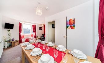 City Central, 2 Min to the Sea, 4 Bedroom Townhouse, wi-fi, Car-Park - Housity