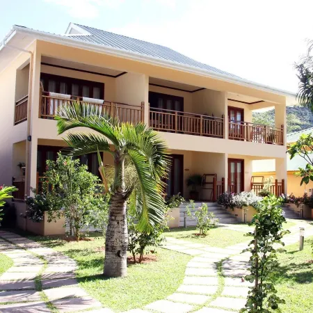 Pirogue Lodge