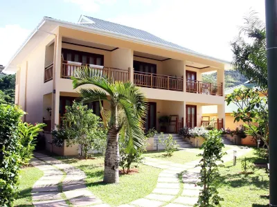 Pirogue Lodge