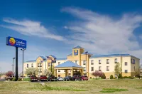 Comfort Inn & Suites Hotels near Hutchinson City Mall
