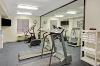 Days Inn & Suites by Wyndham Hickory - gimnasio