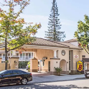 Super 8 by Wyndham Mountain View