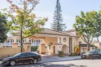 Super 8 by Wyndham Mountain View