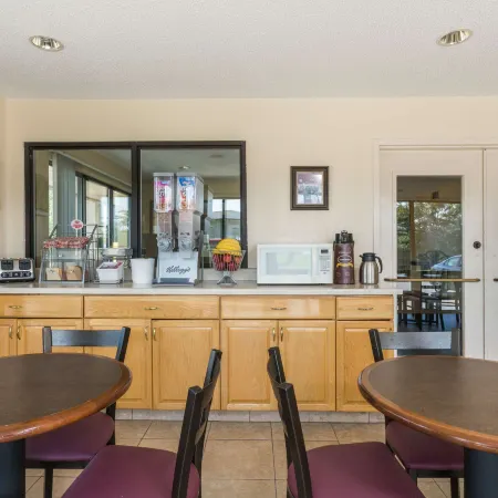 Super 8 by Wyndham Slidell