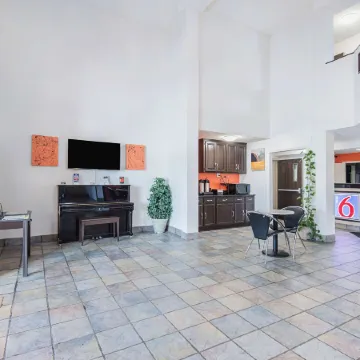 Motel 6 Lawrence, KS