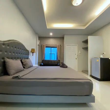 Home Resort Отели рядом с достопримечательностью «Ват Чуламани»