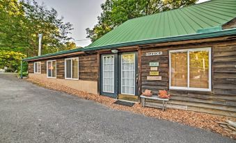 Quaint Cabin on Kentucky Lake w/ Resort Perks