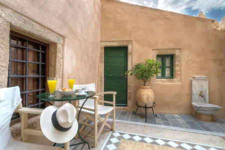 Ritsos Guesthouse Отели в г. Monemvasia