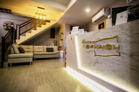 Godmhon Hotel Отели рядом с достопримечательностью «Computer Center Silapakorn University»