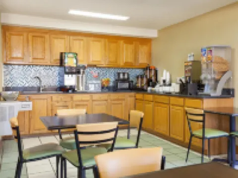 Super 8 by Wyndham Hammond Hotels in Hammond