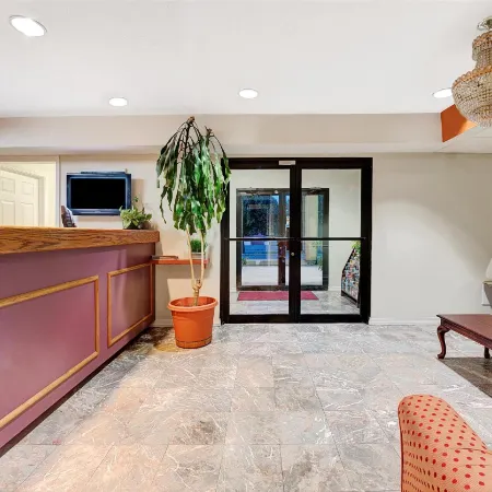 Super 8 by Wyndham Dallas South