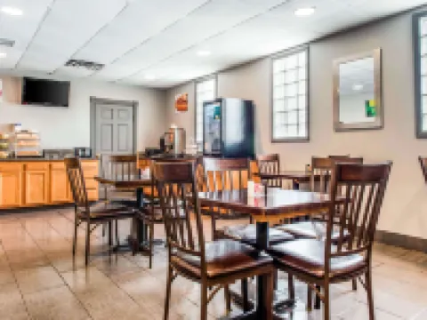 Quality Inn Austintown-Youngstown West Hotels in Austintown