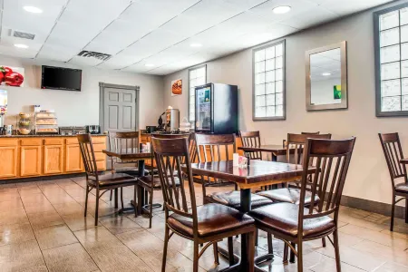 Quality Inn Austintown-Youngstown West Отели в г. Остинтаун