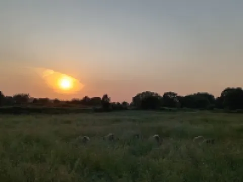 4 Bed House - Sleeps 10 - Pets - Parking - Wifi Hotels in Sutton