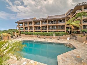 Kona Pacific Top Floor Retreat Ocean View and Pool!