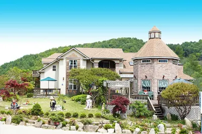 Hongcheon Gom Pension Hotels near Palbongsan Tourist Site