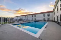 Days Inn by Wyndham Casper - Pools