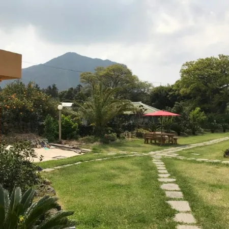 Seogwipo Jeju Landscape House Pension Отели рядом с достопримечательностью «Парк Норимэ»