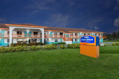 Howard Johnson by Wyndham Vero Beach/I-95 Отели в г. Уэст-Виро-Корридор