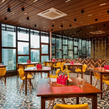 Ginger Mumbai, Goregaon Отели рядом с достопримечательностью «Пляж Акса»
