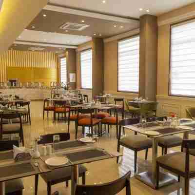 스타리트 스위트 티루파티 Dining/Meeting Rooms