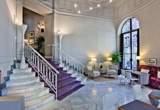 프티 팰리스 사보이 알폰소 XII 객실 내부