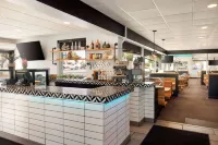 Ramada Plaza by Wyndham Portland - bar
