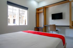 RedDoorz near Mutiara SIS Al Jufrie Airport Palu 2