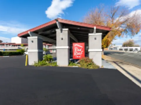 雷丁紅頂酒店 雷丁酒店