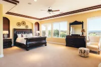 Via del Sur by AvantStay Private Spanish Villa w Views Walk to Wineries