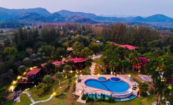 Kaengkrachan Boathouse Paradise Resort