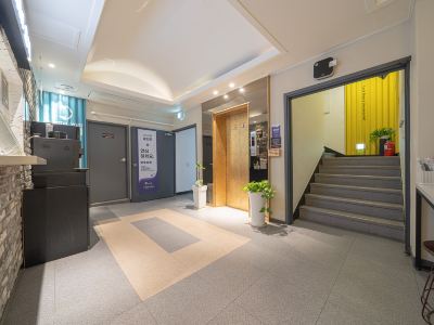 HOTEL YOGI