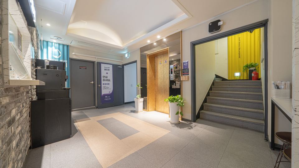 HOTEL YOGI