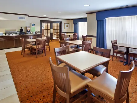 Comfort Inn & Suites Rome South Отели в г. Флойд