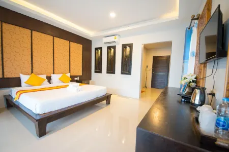 Poochommhok Resort Отели рядом с достопримечательностью «Ват Вангвивекарам»