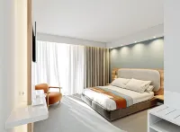 Holiday Inn Express Evora Hoteles cerca de Crómlech de los Almendros