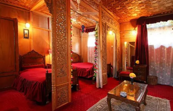 維多利亞湖船屋集團酒店