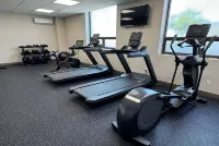 La Quinta Inn & Suites by Wyndham New Haven - Gym