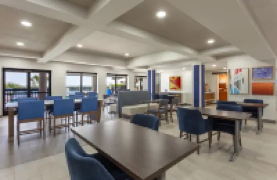 Holiday Inn Express & Suites TAMPA AIRPORT by IHG