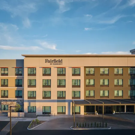 Fairfield Inn & Suites Tempe Отели рядом с достопримечательностью «Стадион «Слоан-Парк»»
